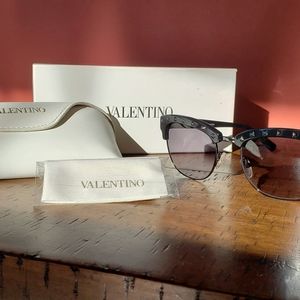 Valentino Rockstud sunhlasses